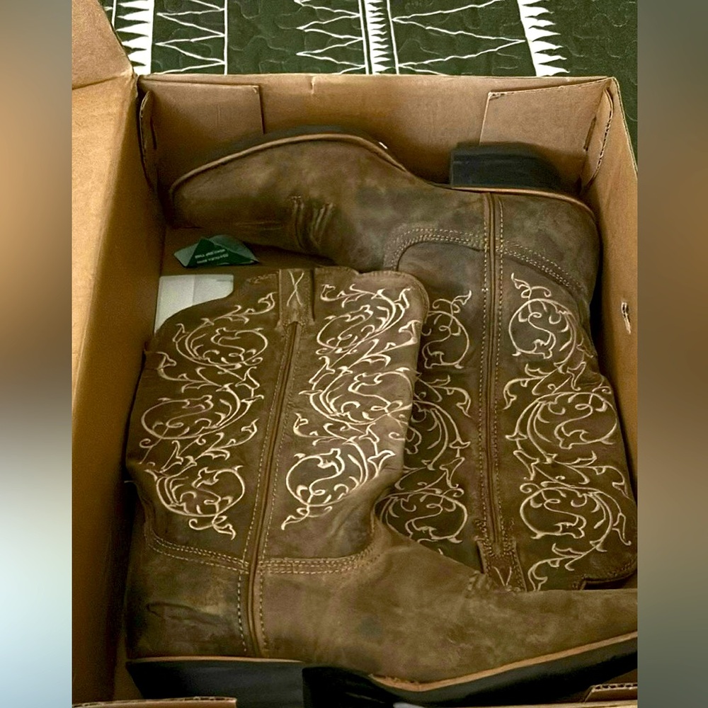 Women’s cowgirl boots - twisted x - brand new